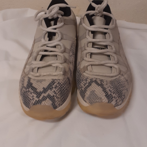 Jordan Other - Air Jordans x i 11 Retro Low light bone snakeskin